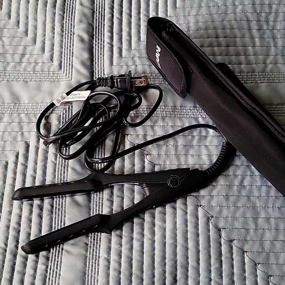 Other - Travel size hair straightener